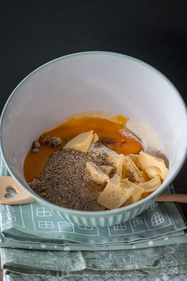 Zutaten für Vanillekipferl in eine Schüssel geben