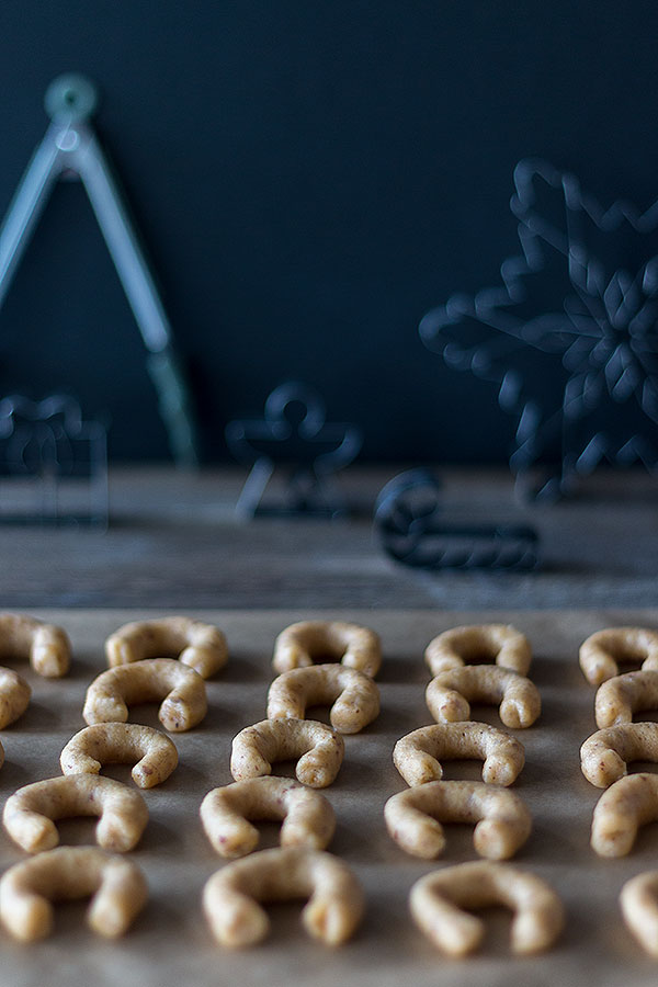 geformte Kipferl direkt auf ein Backblech mit Backpapier geben