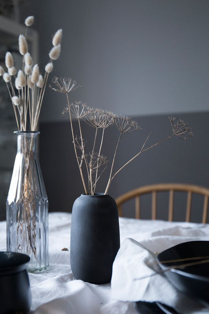 schlichte-Tischdeko-im-Herbstlook