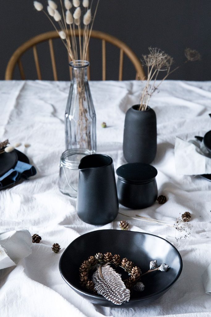 simple-Tischdekoration-im-Skandi-Look-für-den-Herbst