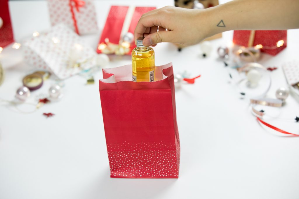 Bei der Befüllung des Adventskalenders seid ihr völlig frei. Macht euch Gedanken, über was sich der Beschenkte freuen würde :-)