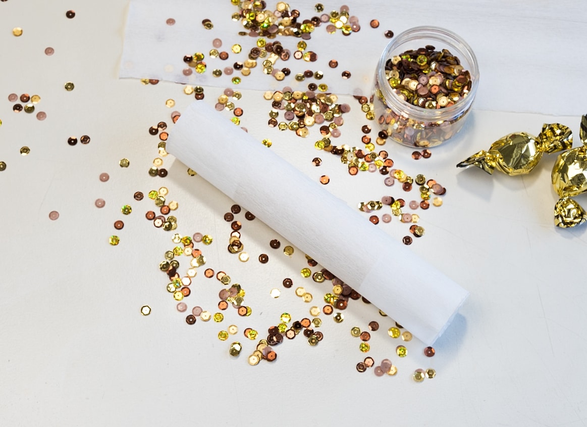 silvesterdeko-partyhut-und-knallbonbons 11k-min