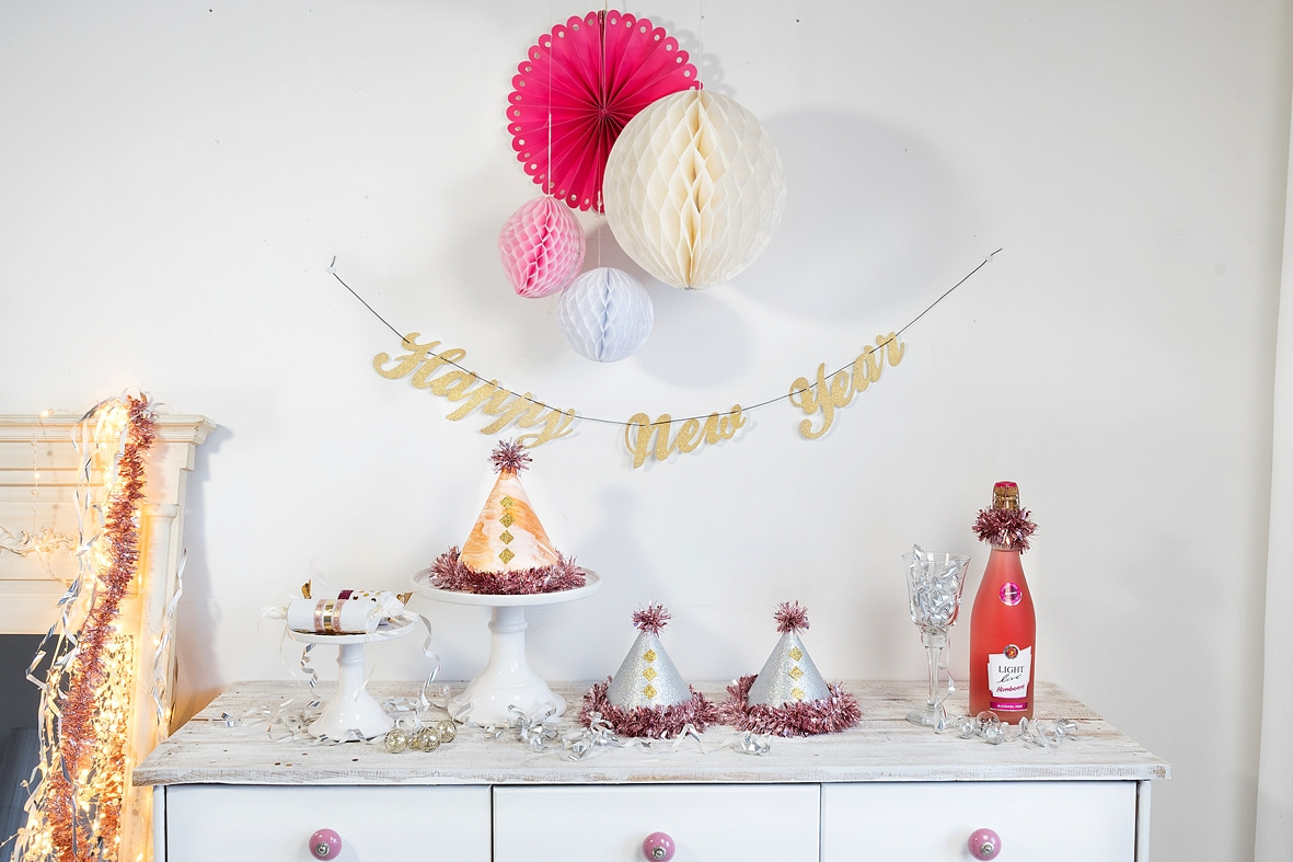 silvesterdeko-partyhut-und-knallbonbons 21k-min