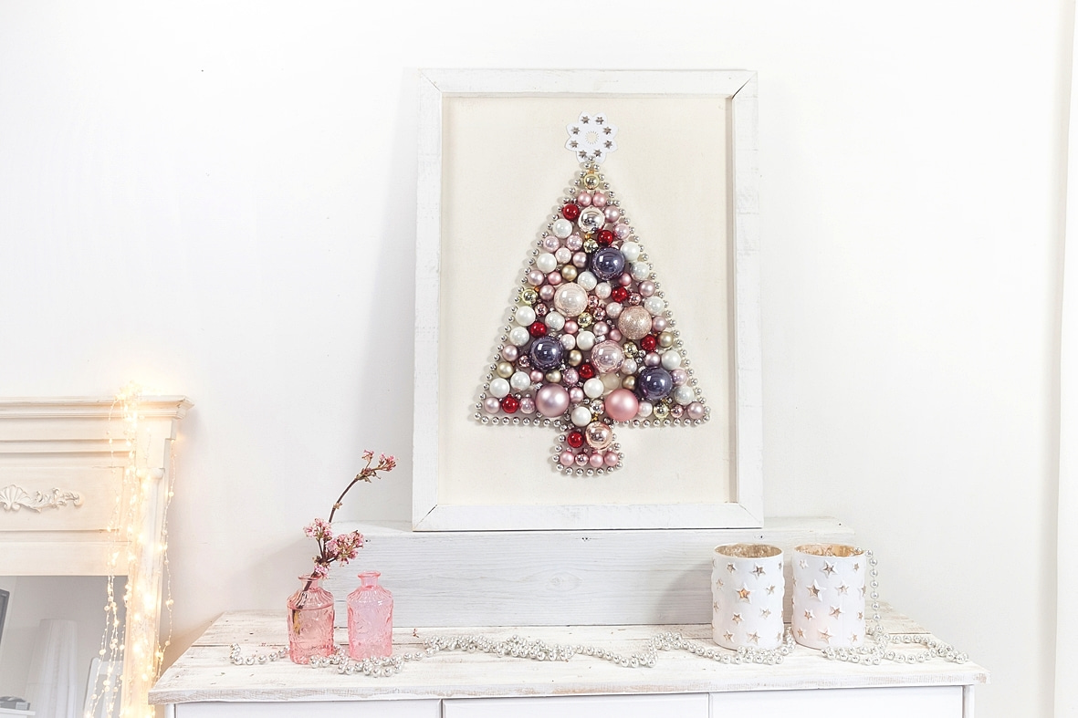 weihnachtsbaum-aus-weihnachtskugeln-selber-machen 10k-min