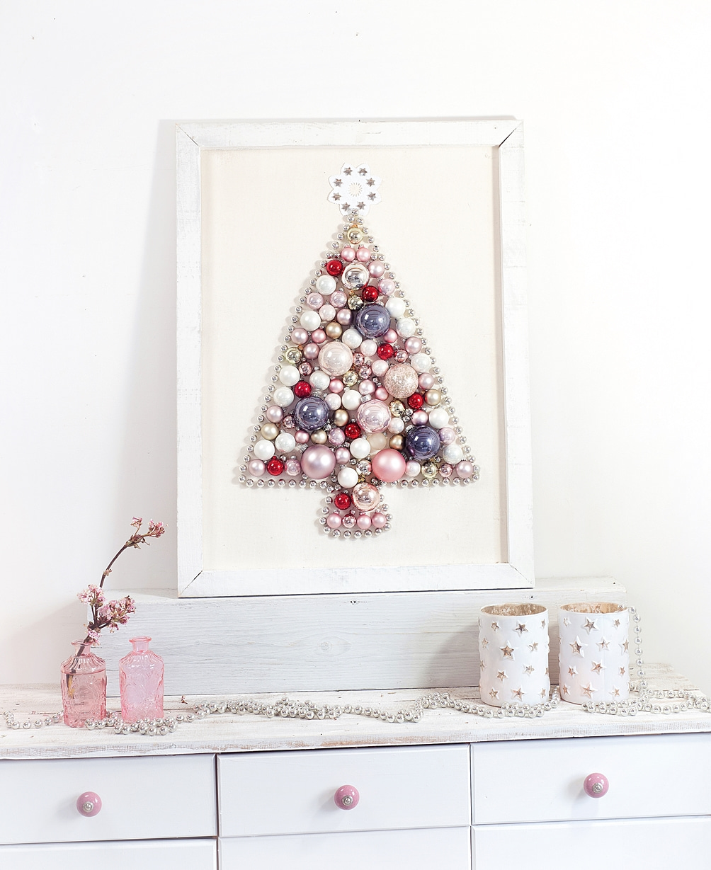 weihnachtsbaum-aus-weihnachtskugeln-selber-machen 13k-min