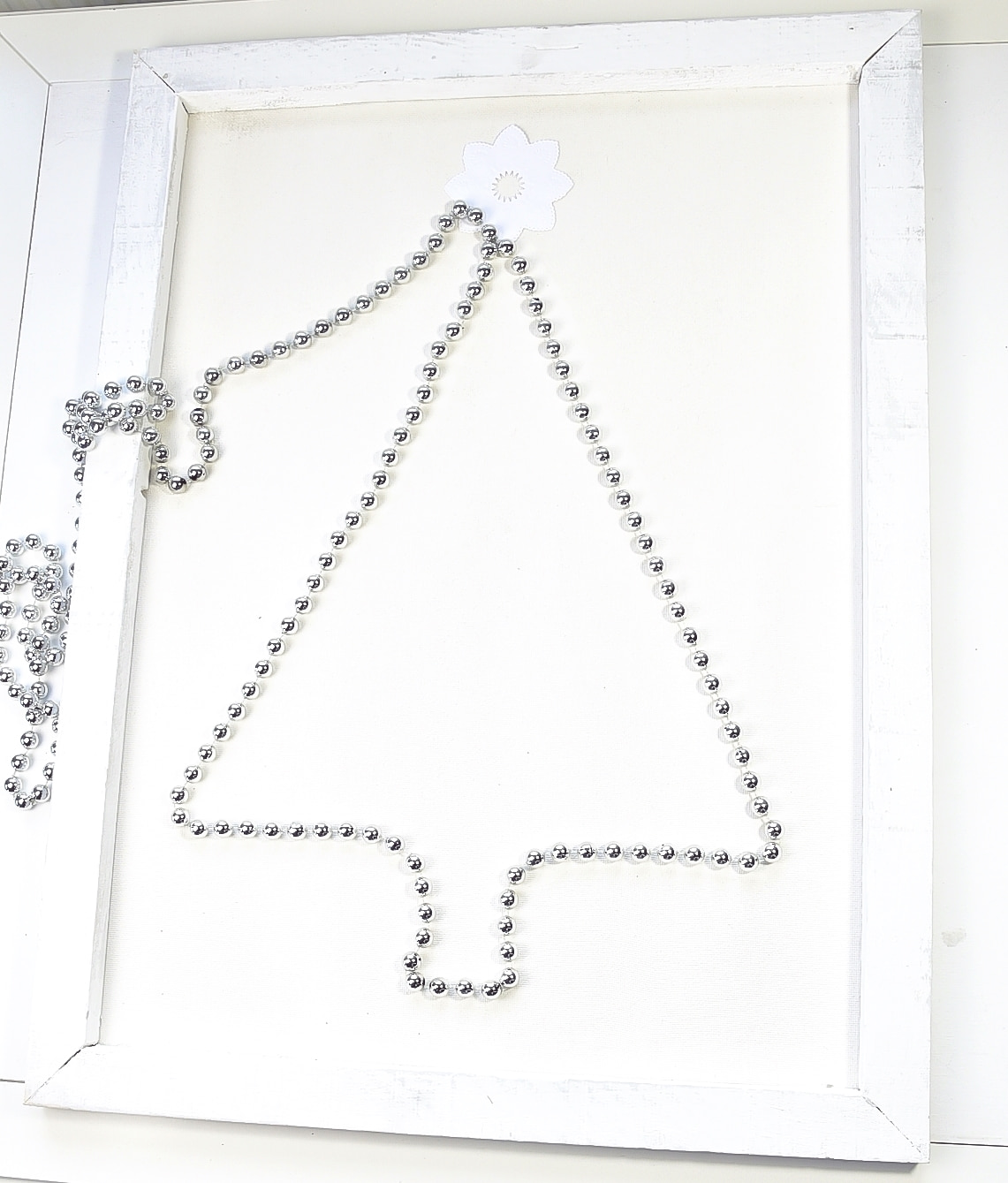 weihnachtsbaum-aus-weihnachtskugeln-selber-machen 3k-min