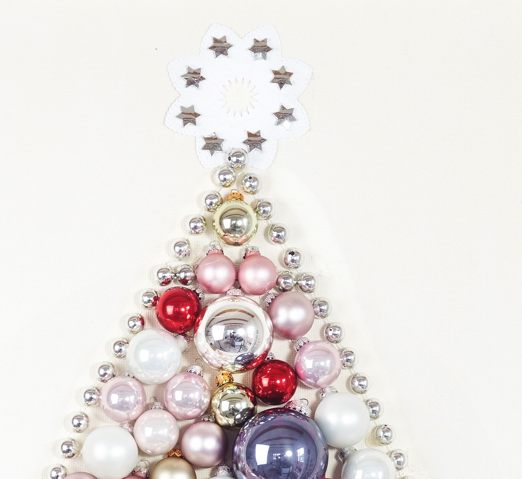 weihnachtsbaum-aus-weihnachtskugeln-selber-machen 9ks-min