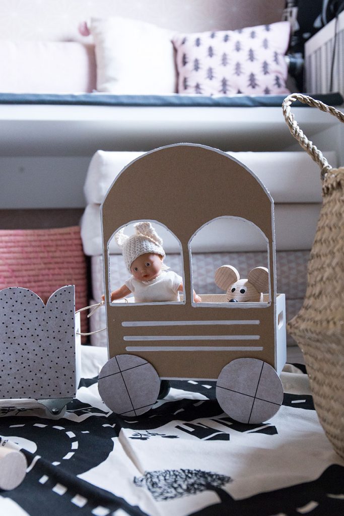 diy-zug-zur-aufbewahrung-im-kinderzimmer