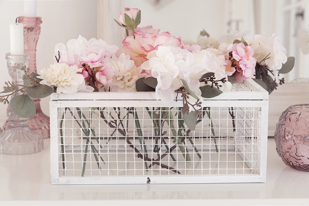 fruehlingshafte-dekoidee-mit-kunstblumen-von-depot 13bk-min