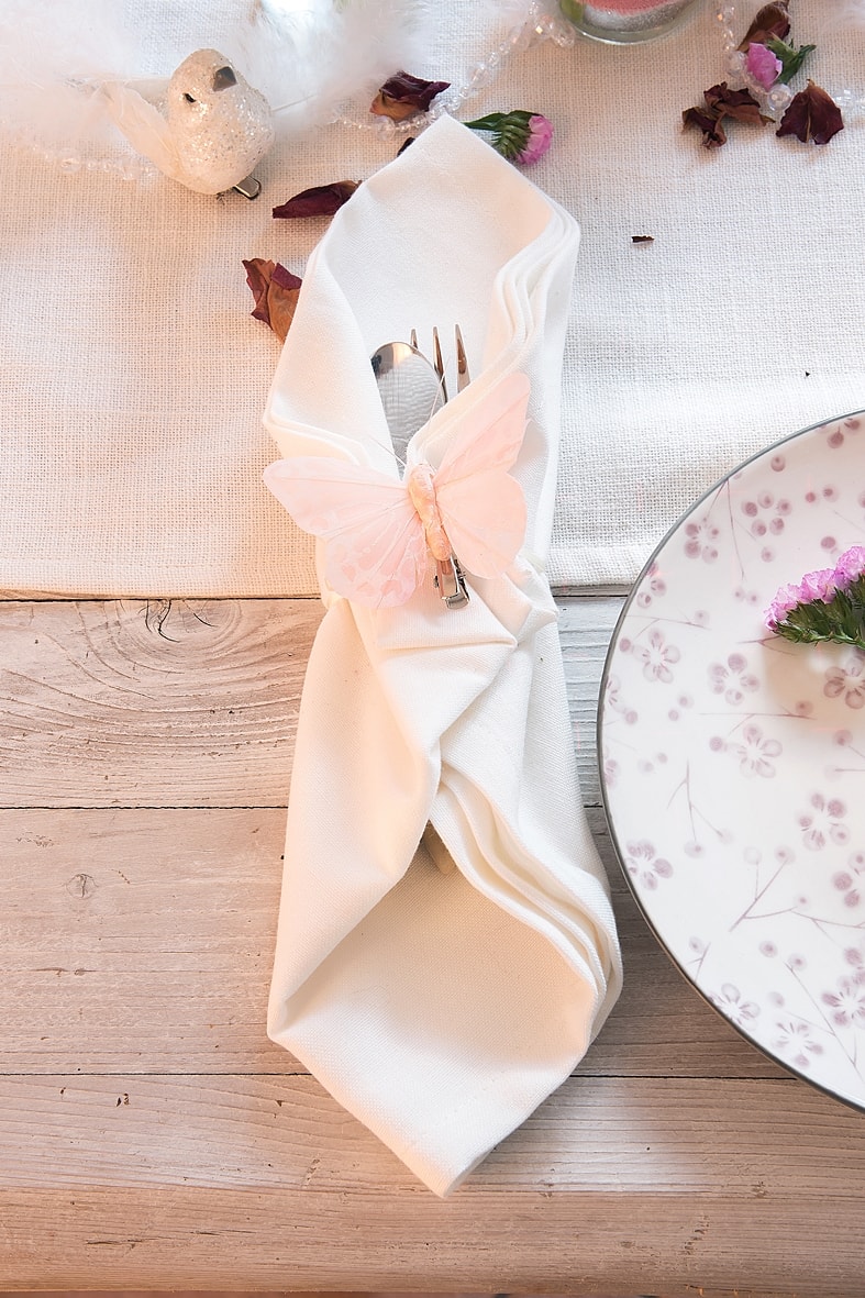 fruehlingskaffeetisch-in-sanften-rosatoenen 2k-min