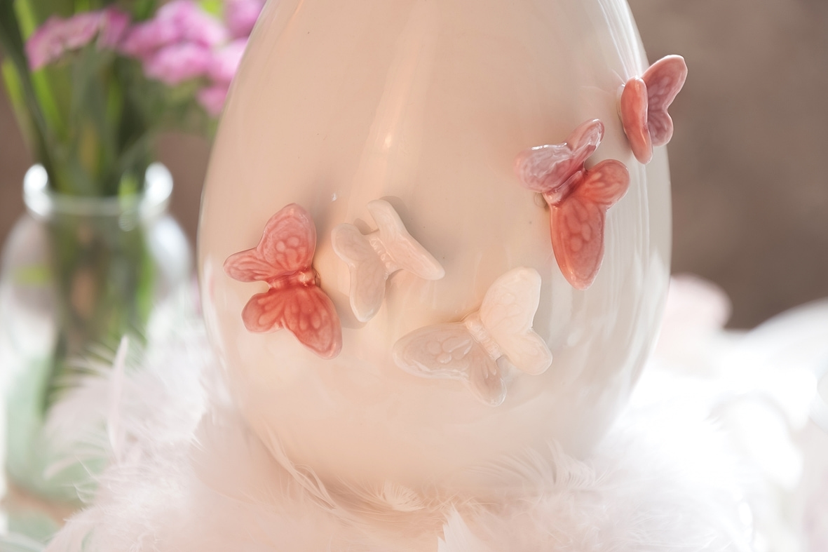 fruehlingskaffeetisch-in-sanften-rosatoenen 4 k-min