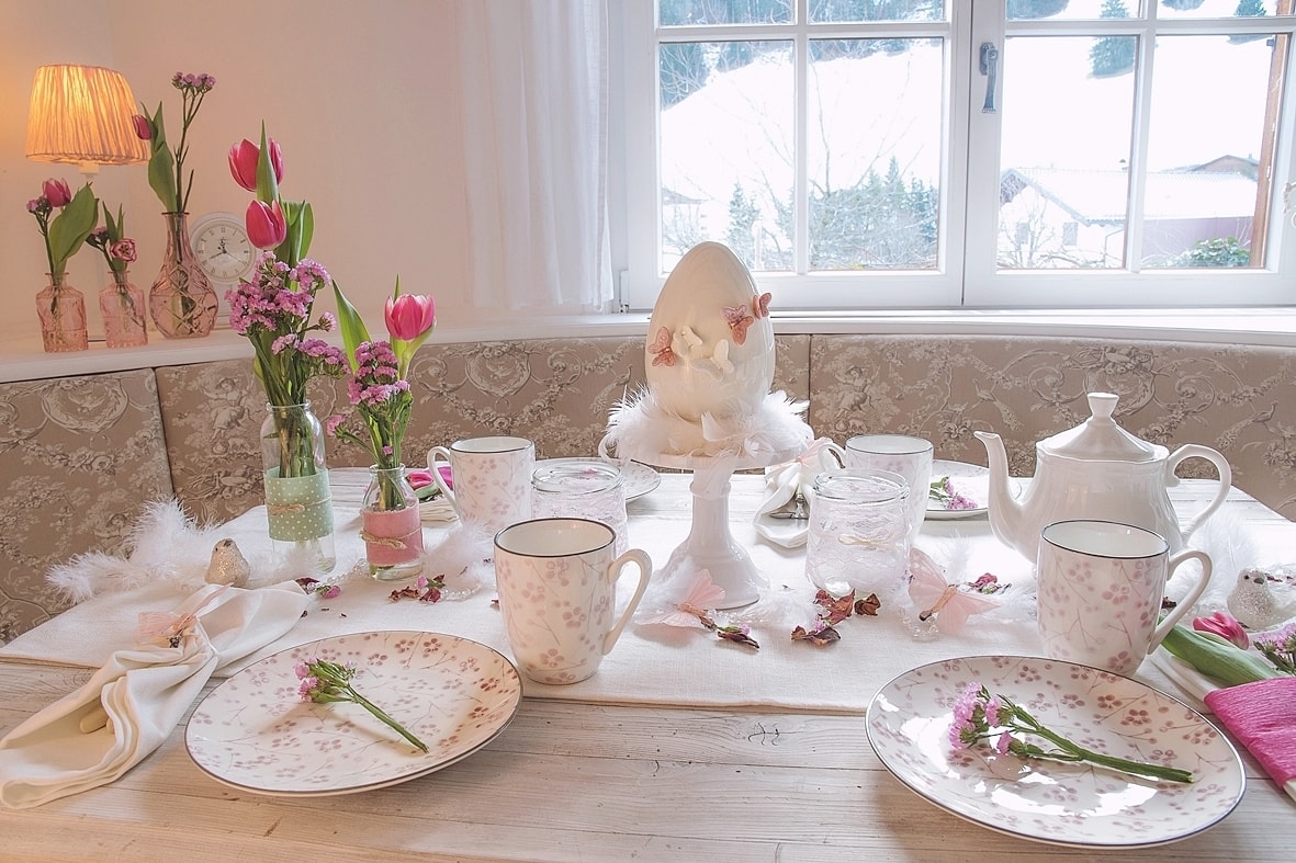 fruehlingskaffeetisch-in-sanften-rosatoenen 9 k-min
