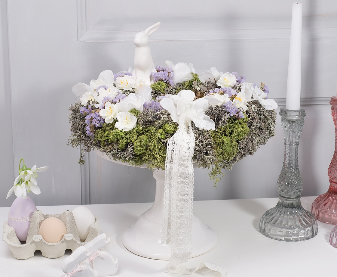 osterkranz-als-dekorativer-tischschmuck 10k-min