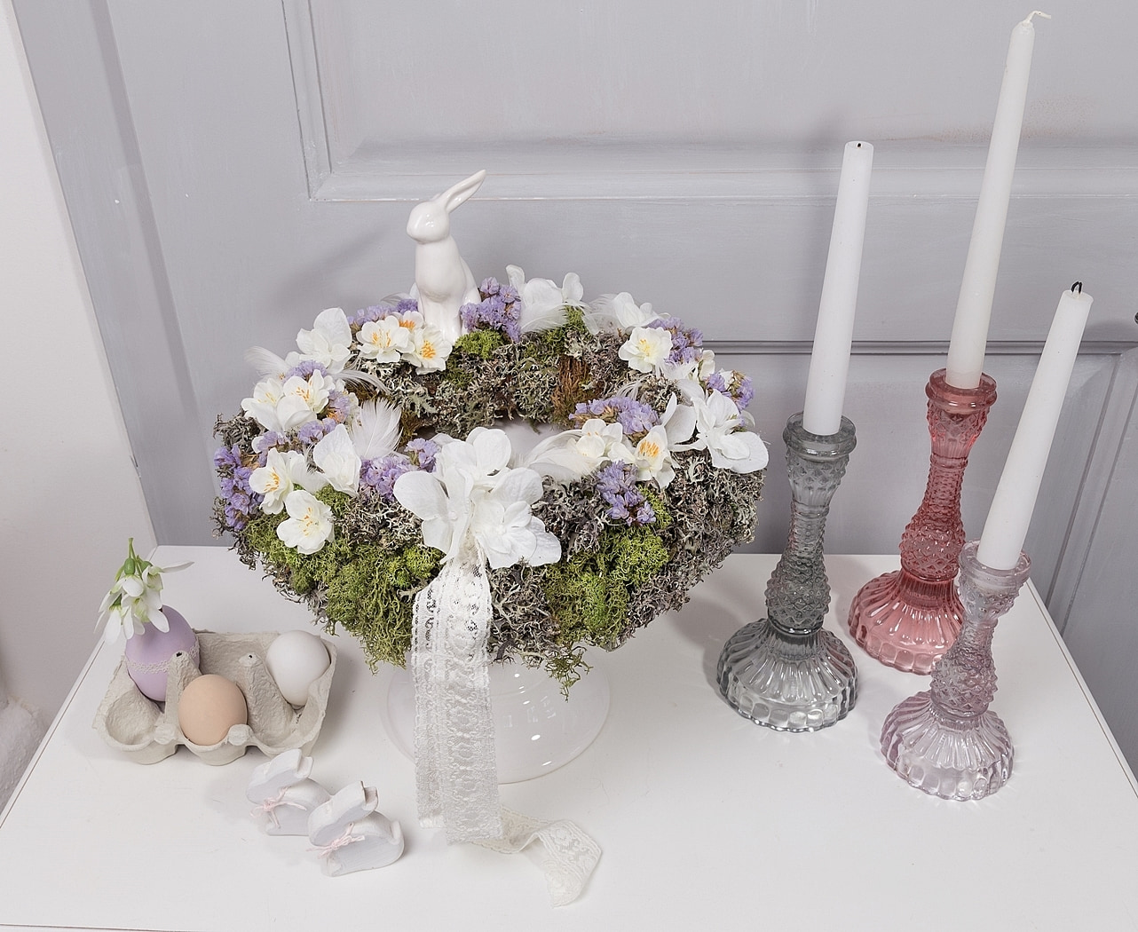 osterkranz-als-dekorativer-tischschmuck 11k-min