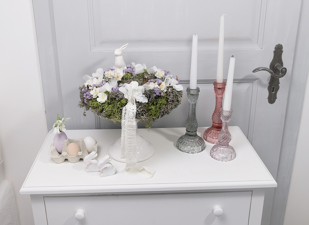 osterkranz-als-dekorativer-tischschmuck 12k-min