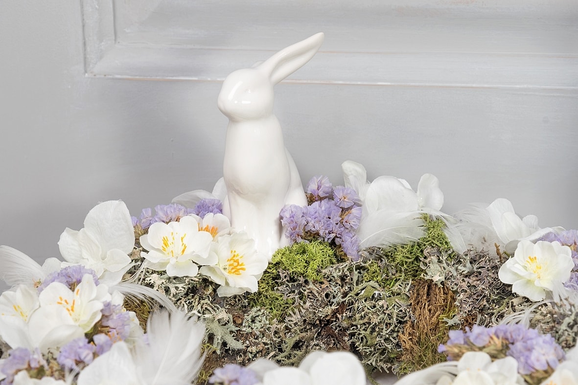 osterkranz-als-dekorativer-tischschmuck 8k-min