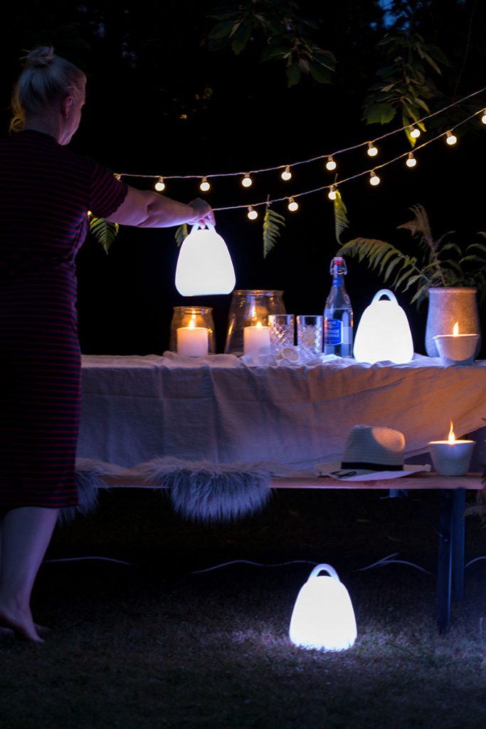 partyfeeling-im-garten-mit-tragbaren-led-outdoorleuchten