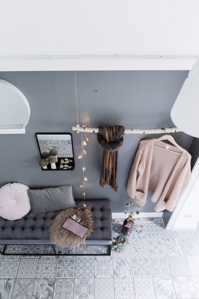 eingangsbereich-im-gherbstlook-mit-samtbank