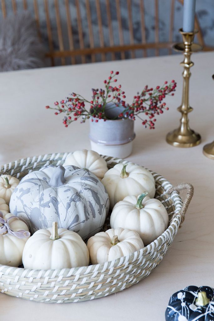 Kürbise mit Farbe selbst gestalten