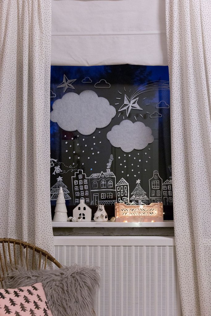 selbstgemalte-fensterdeko-zu-weihnachen-im-kinderzimmer