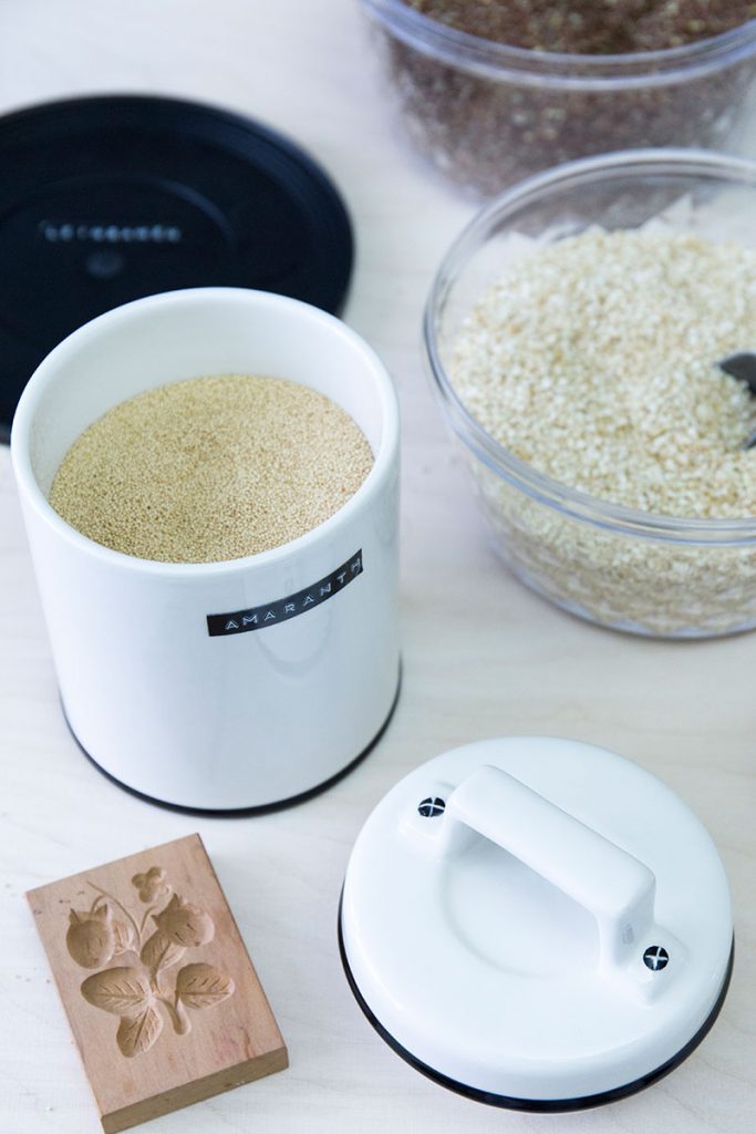 aufbewahrungsdose-aus-porzellan