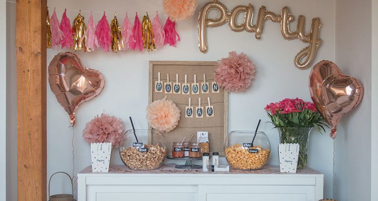 Popcorn Bar mit zweierlei Sorten selbstgemachtem Popcorn