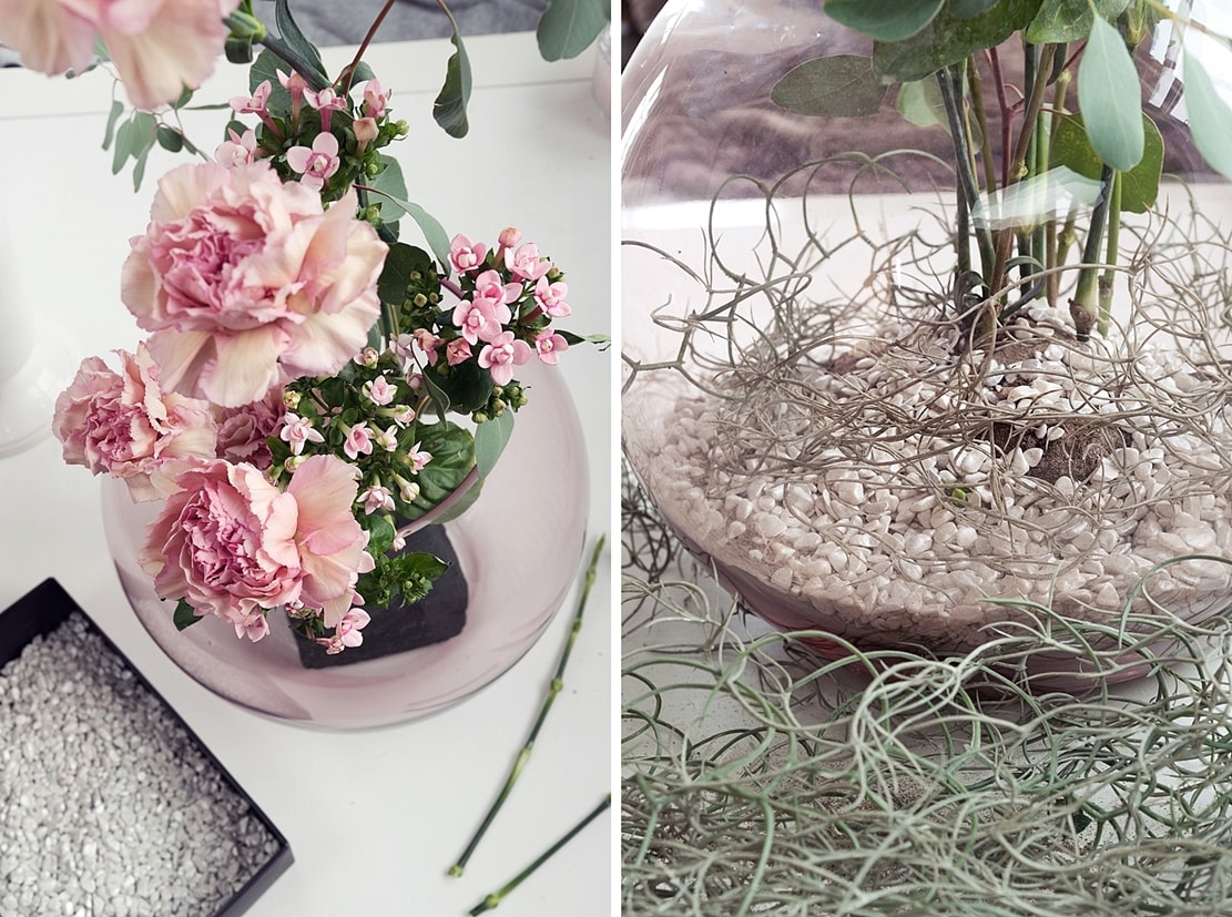 Kugelvase mit Blumengesteck