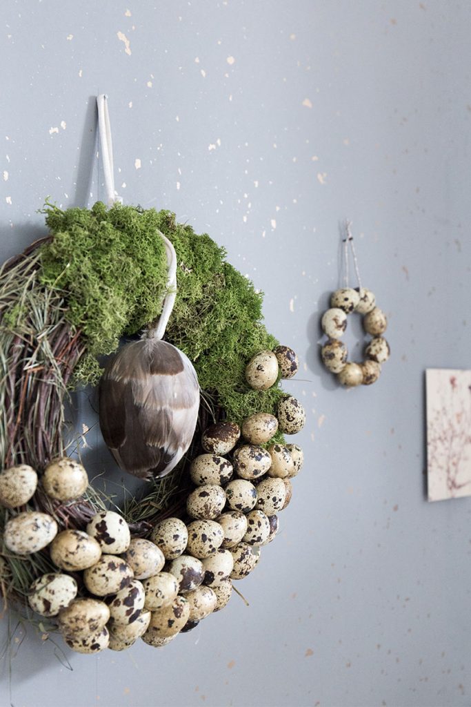 natuerlicher-osterkranz-mit-wachteleiern-und-moos