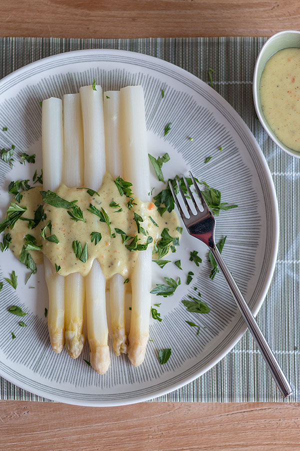 Rezepte für Spargelsaucen: Béchamel mit Curry