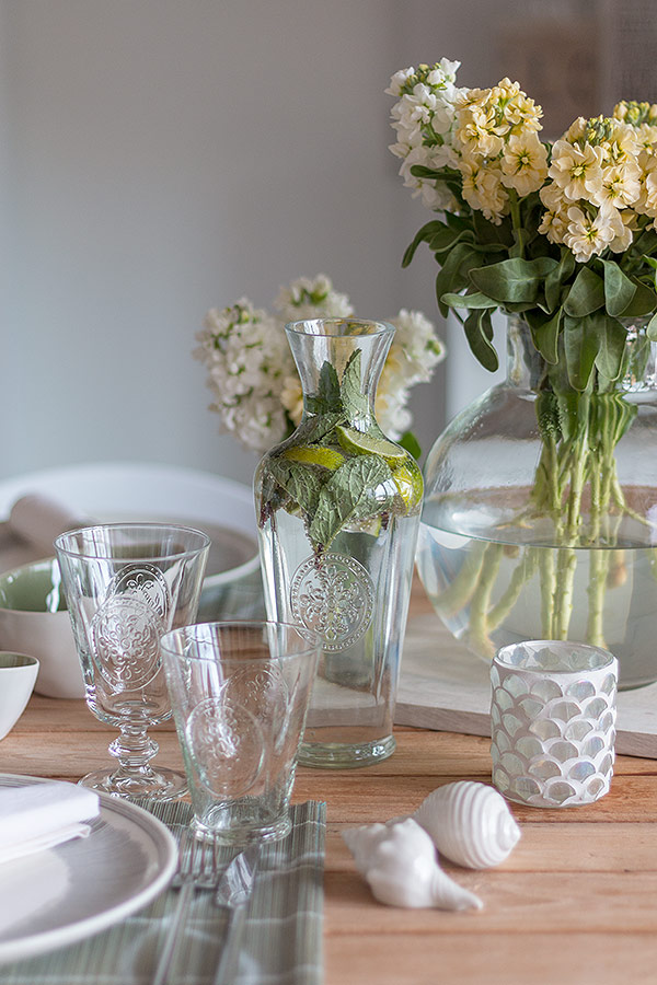 Tischdeko zum Spargelessen mit DEPOT Gläsern und Karaffe