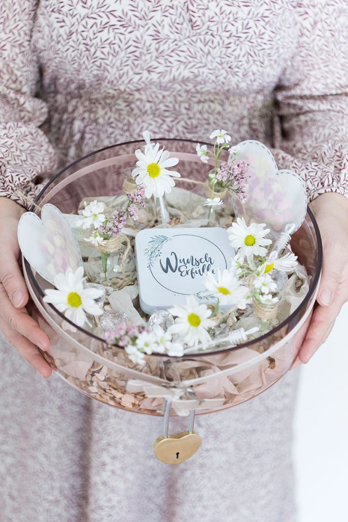 kreatives-geldgeschenk-mit-blumen-zur-hochzeit