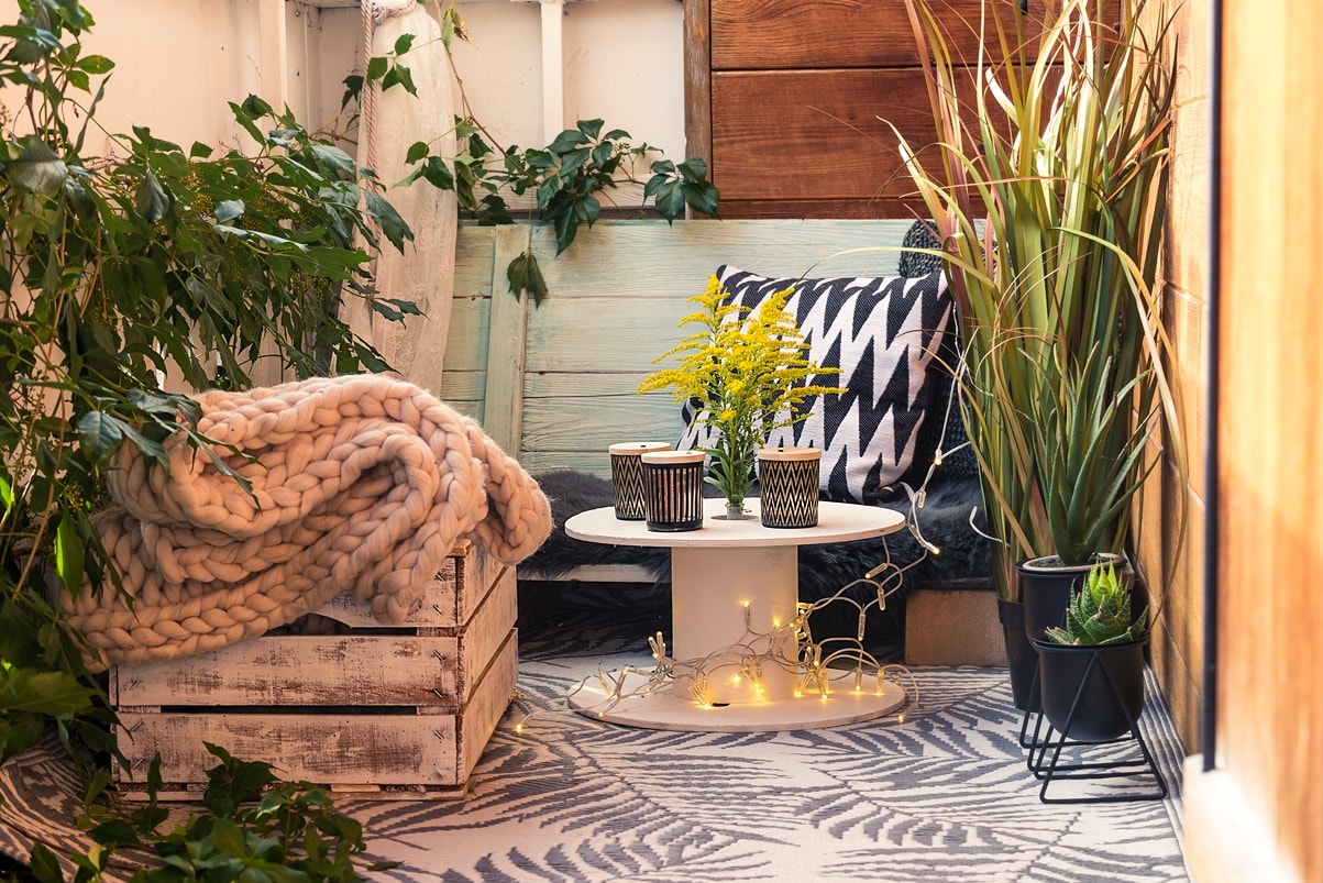 Balkon herbstlich dekorieren