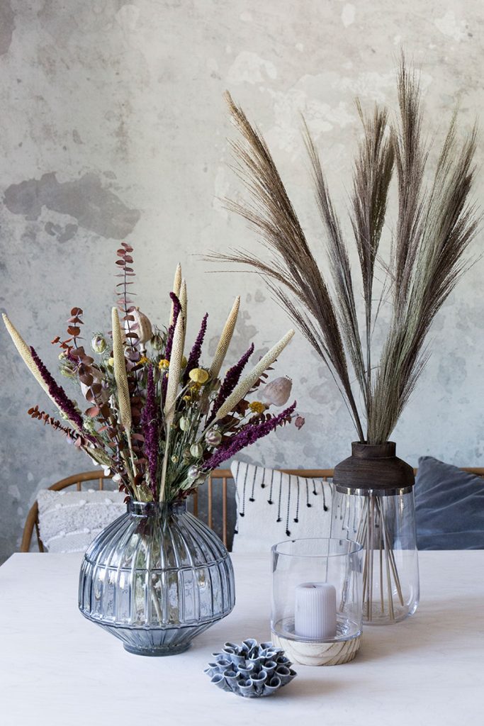 herbstdekoration-mit-trockenblumen