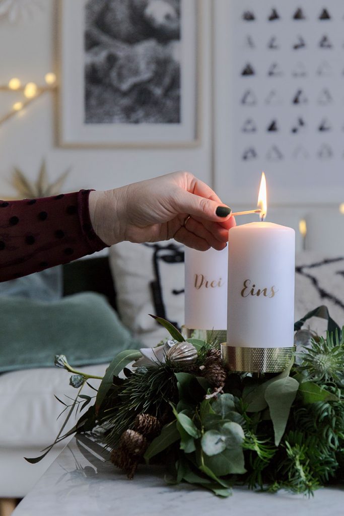 1.-advent-kerze-anzuenden