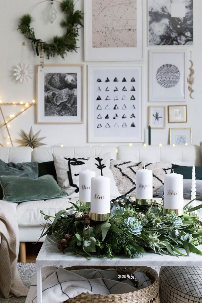 gemuetliches-wohnzimmer-mit-modernem-diy-adventskranz