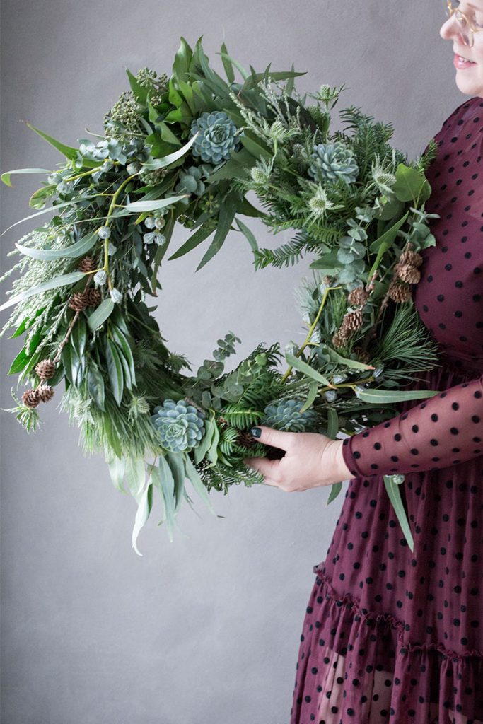 moderner-adventskranz-mit-eukalyptus-selbst-binden