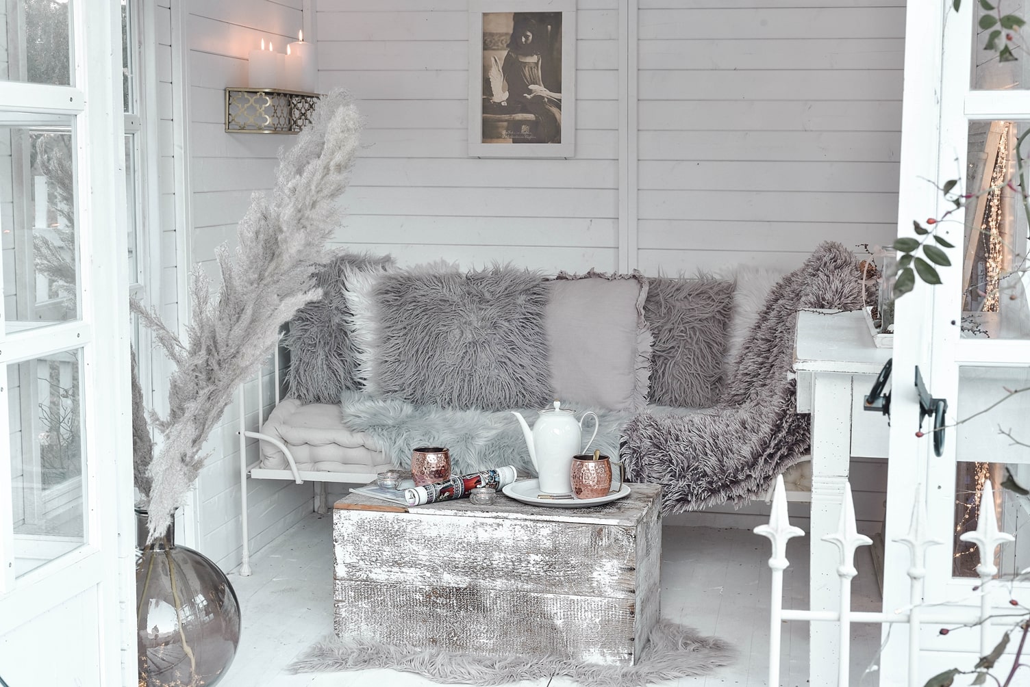 Kuschelige Winterdeko für Balkon und Garten.