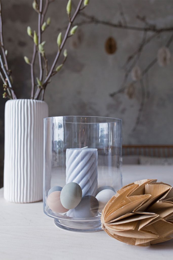 schlichte-osterdeko-in-natuerlichen-farben