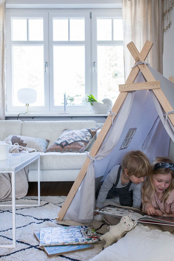 lesen-und-kuscheln-im-spielzelt