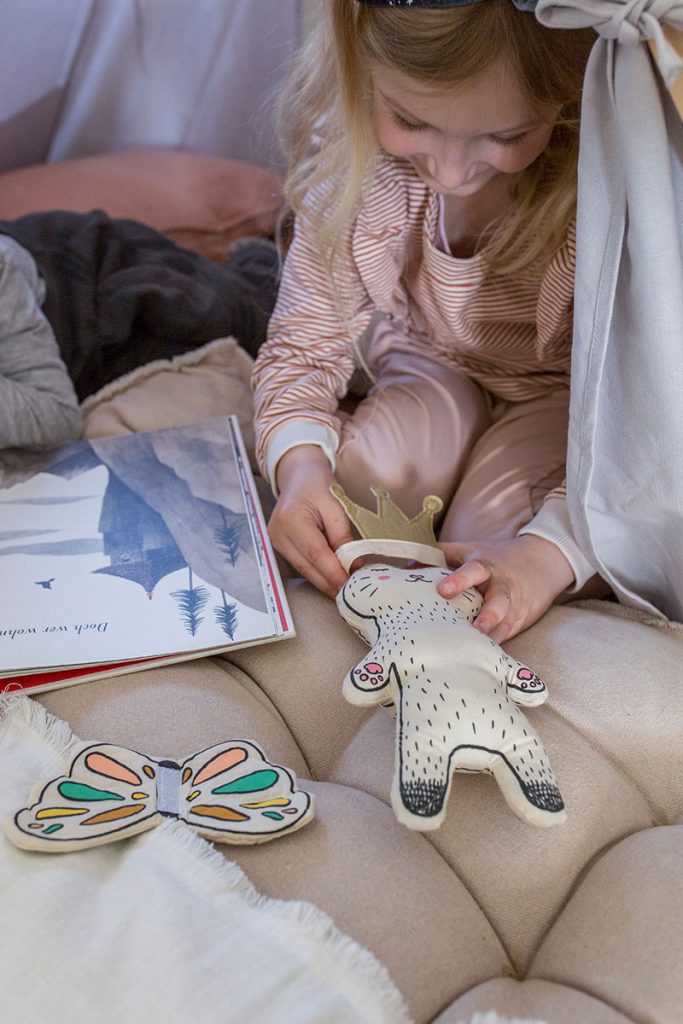 rollenspiele-mit-kuscheltieren-als-kinderbeschaeftigung