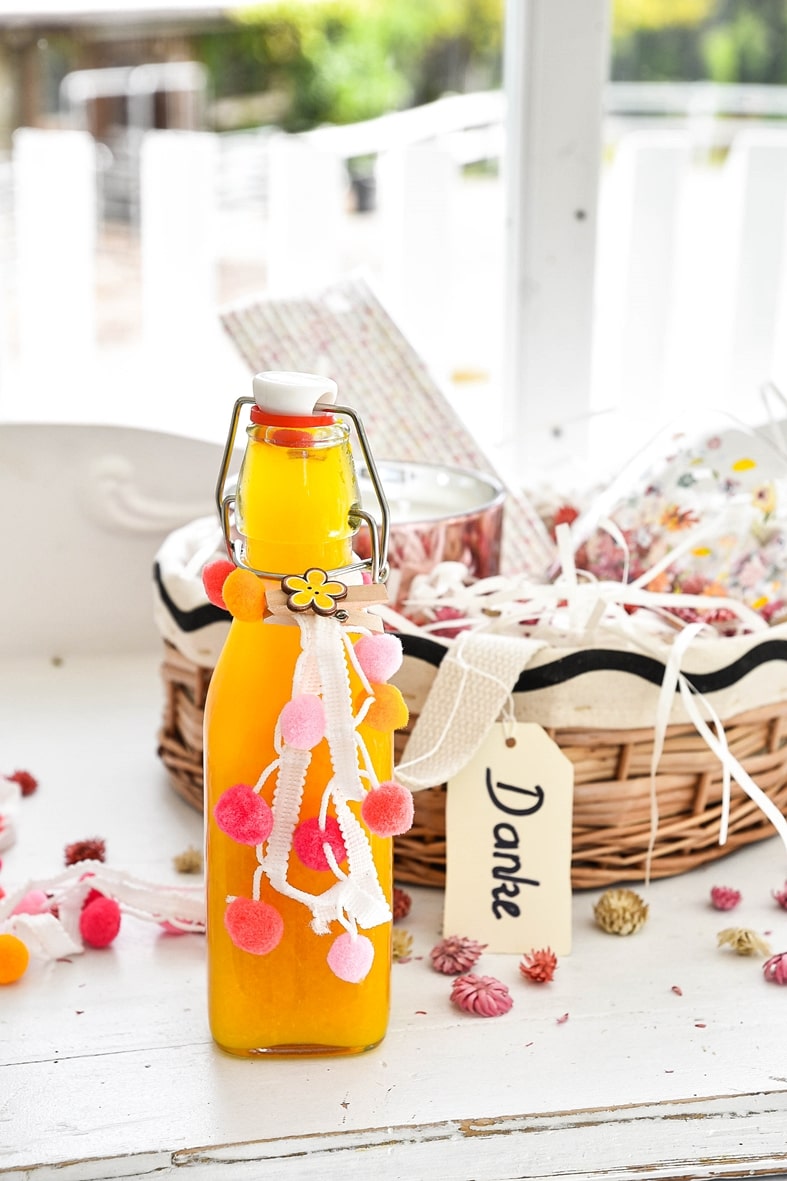 Selbstgemachter Ingwer-Shot in Glasflasche.