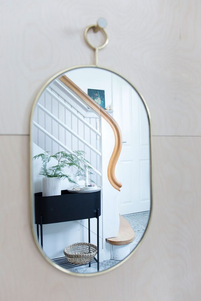 ovaler-spiegel-als-flurdeko