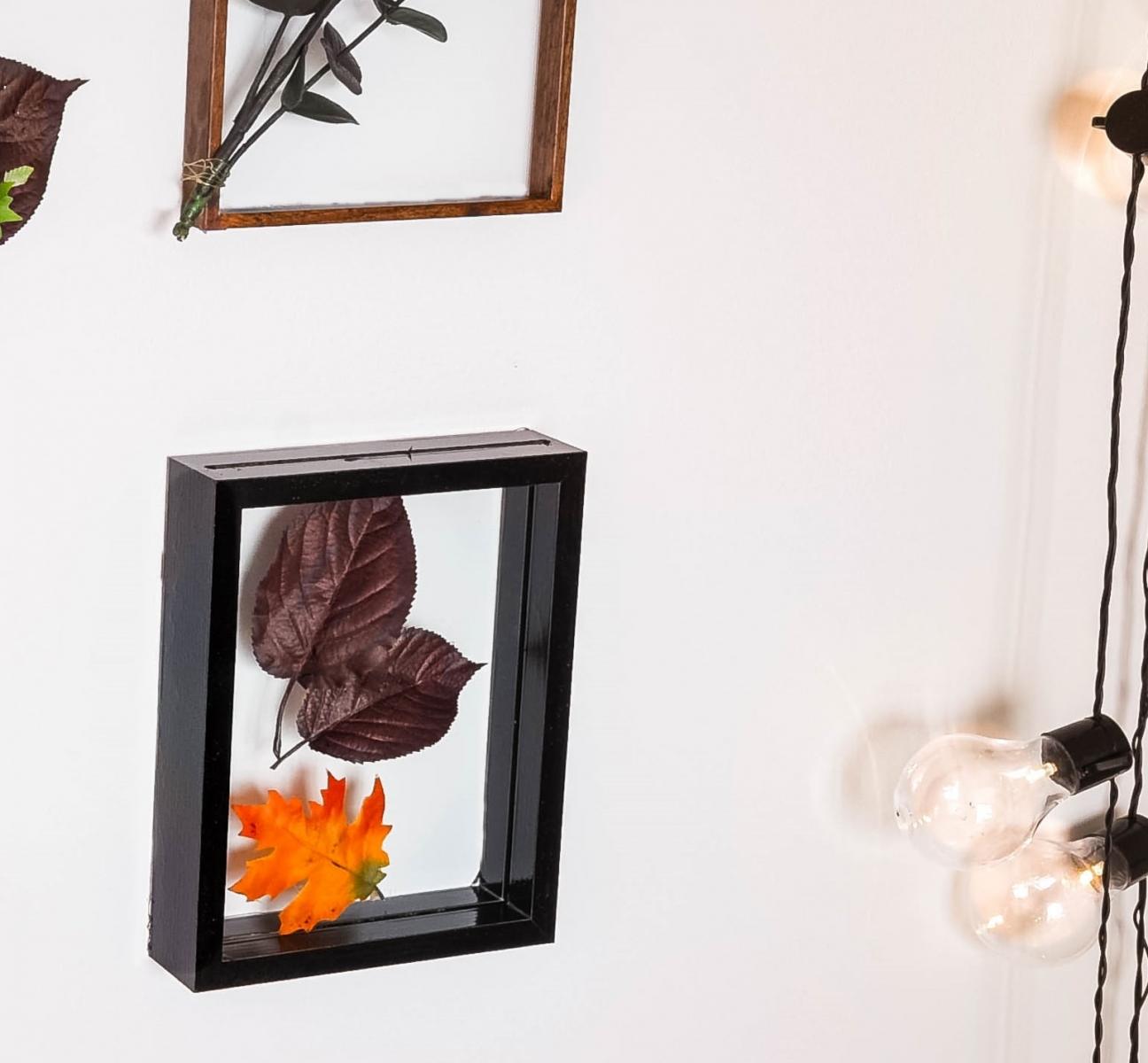 Bilderrahmen mit buntem Herbstlaub