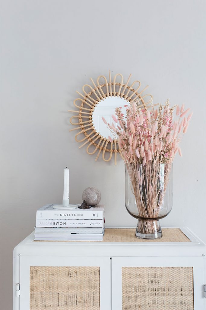 trockenblumen-in-grosser-vase