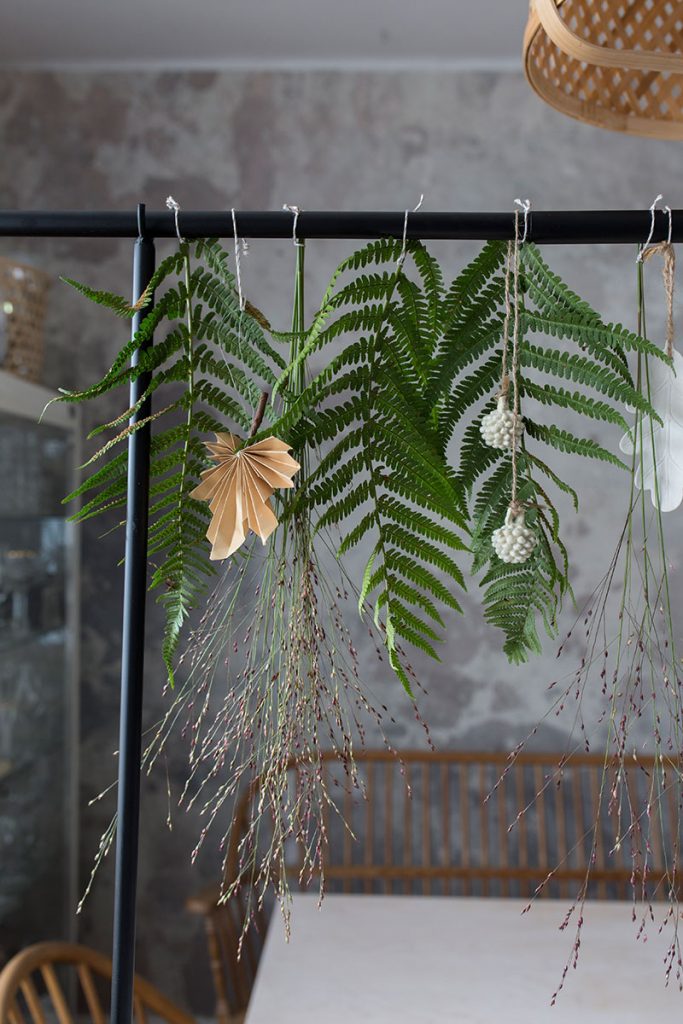 klemmstange-mit-farn-dekorieren
