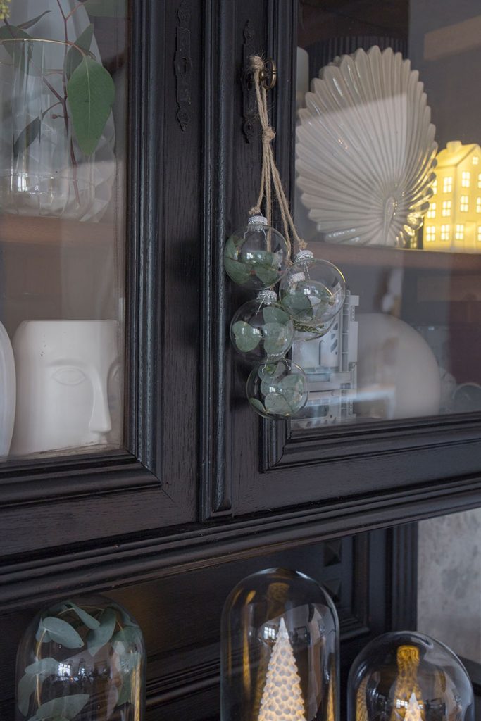 glaskugeln-mit-eukalyptus