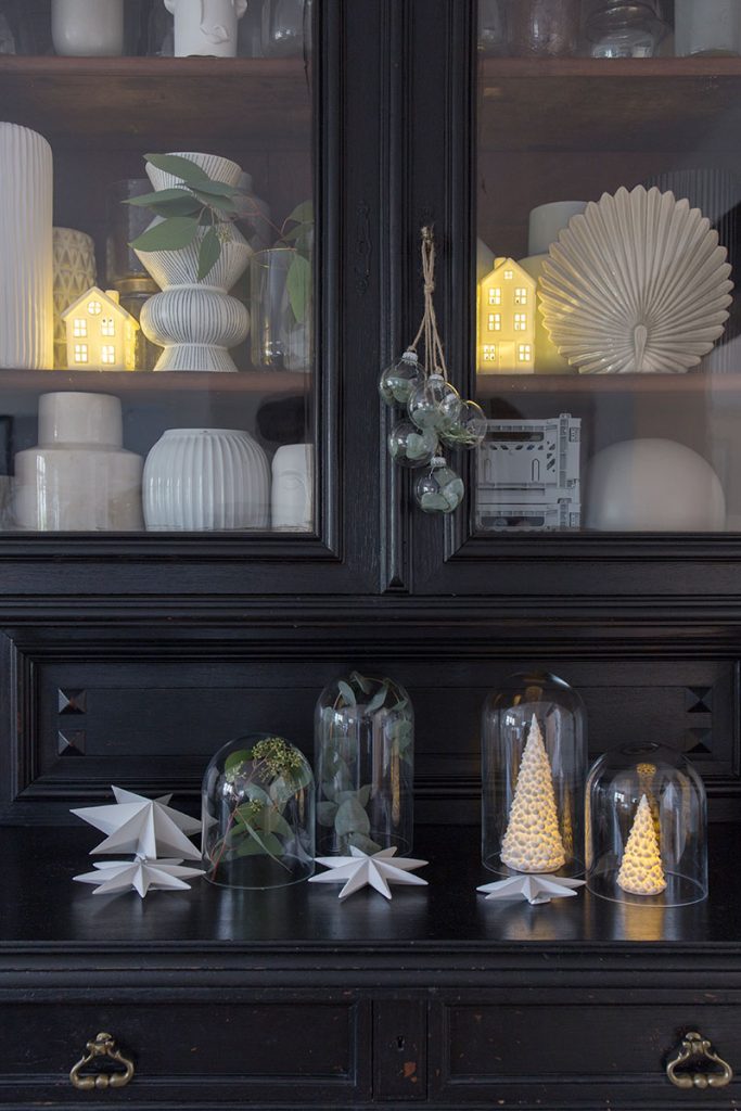 weihnachtsdeko-mit-glaskugeln