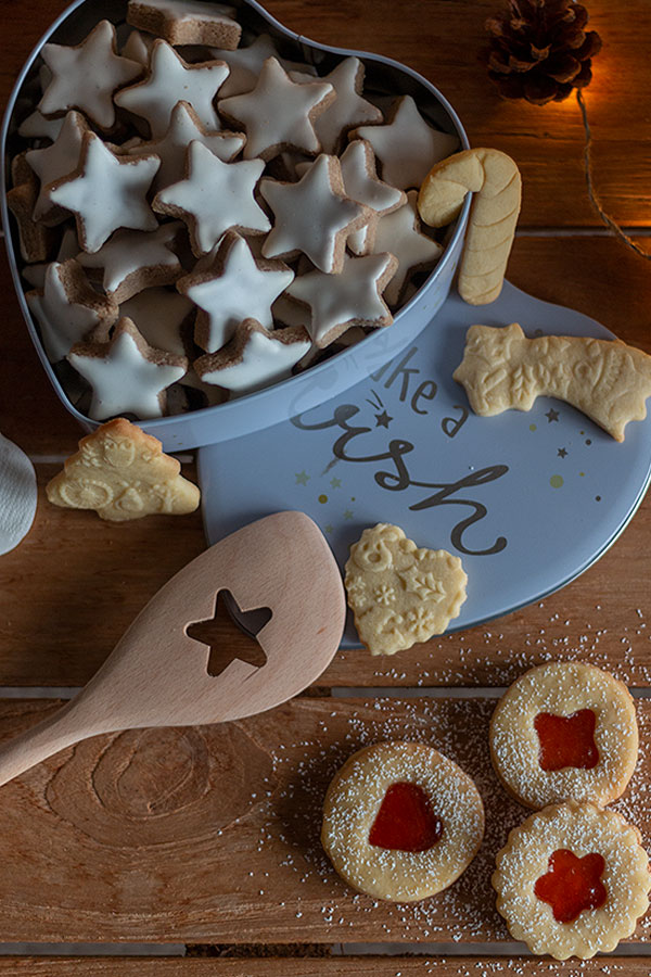 Weihnachtsbäckerei: Zimtsterne, Butterplätzchen und Spitzbuben