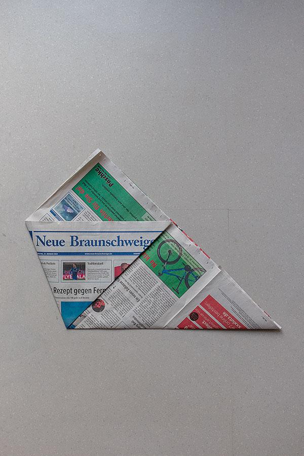 5. Schritt Mülltüten aus Zeitungspapier falten
