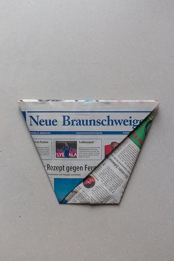 8. Schritt Mülltüten aus Zeitungspapier falten